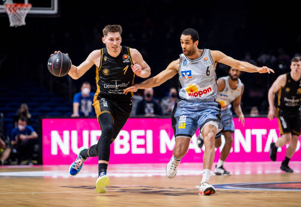 凸显出与众 凸显出与众